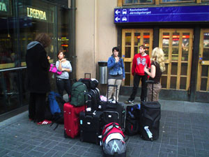 Wir sind am Bahnhof von Helsinki